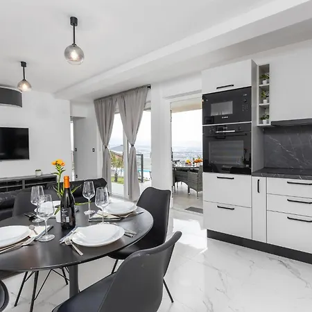 Holiday home Luxurious In Bregi With Sauna Breza