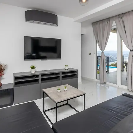 Holiday home Luxurious In Bregi With Sauna Breza